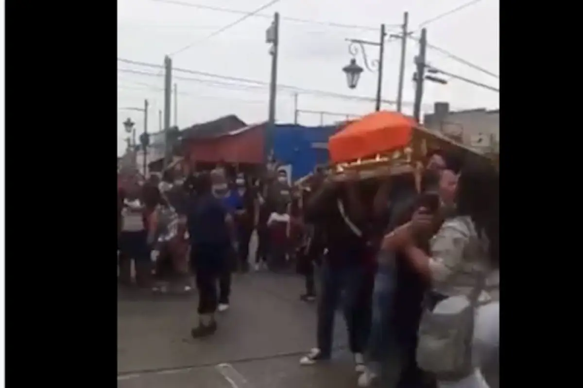 VIDEO.-Con-baile-incluido-así-le-dieron-el-último-adiós-a-comerciante-asesinado-en-Mixco-.png, 