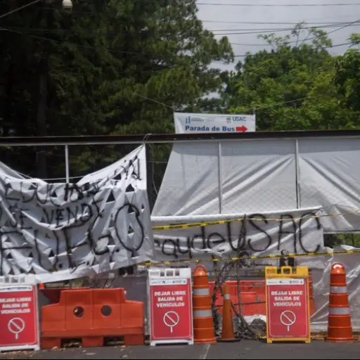 usac tomada por estudiantes en protesta contra eleccion de rector 22 de mayo 2022 fotos omar solis publinews emisoras unidas (8) ,