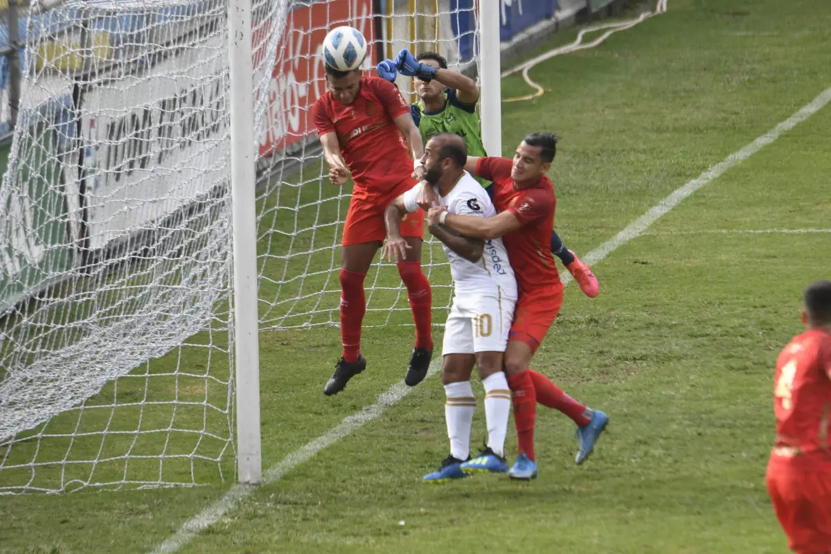 presidente-comunicaciones-juan-garcia-habla-clasico-con-publico-publinews-2-scaled-1.jpg, 