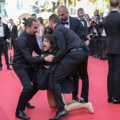 Activista desnuda Cannes 2022 ,