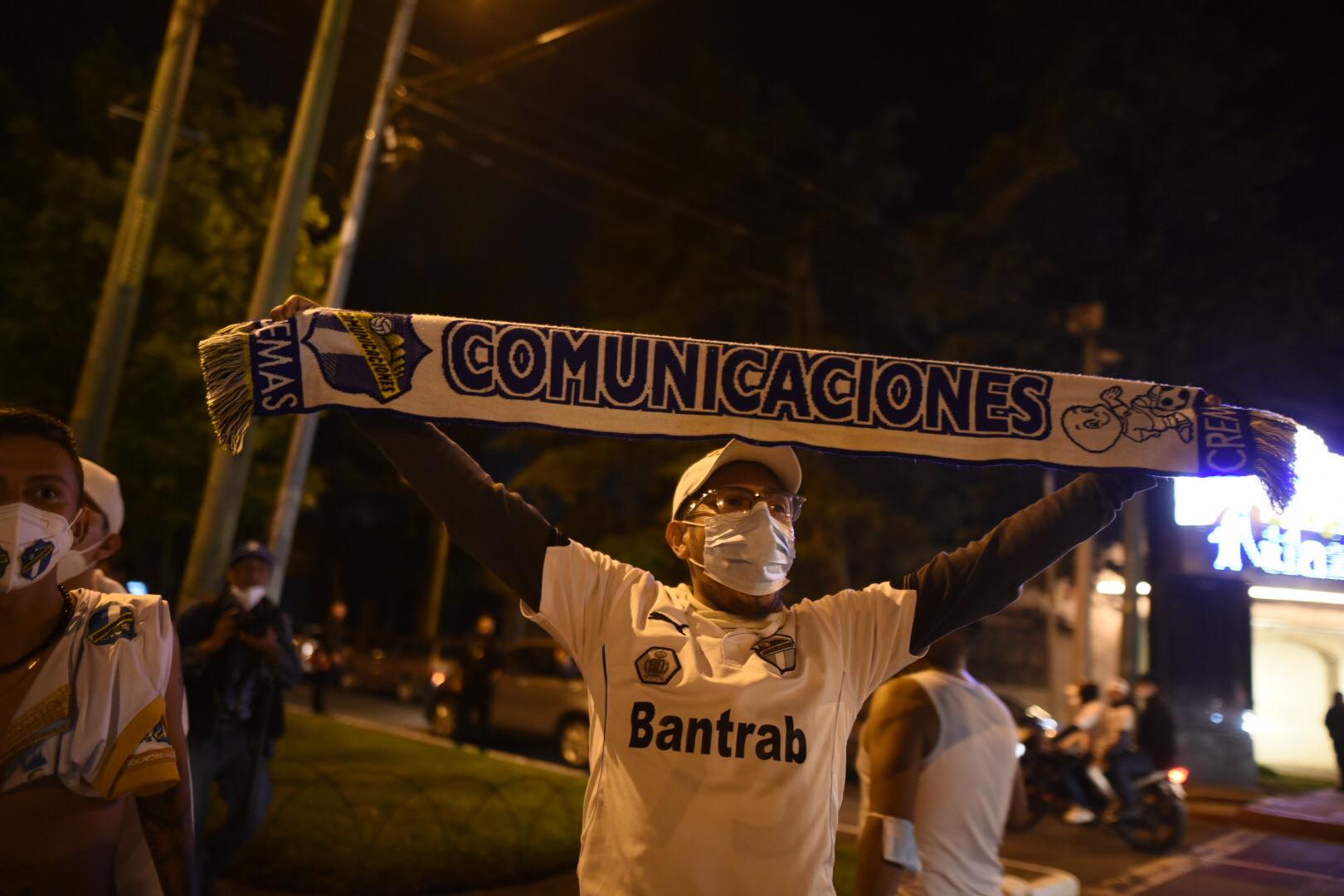 Comunicaciones y sus aficionados celebraron en el Obelisco | 