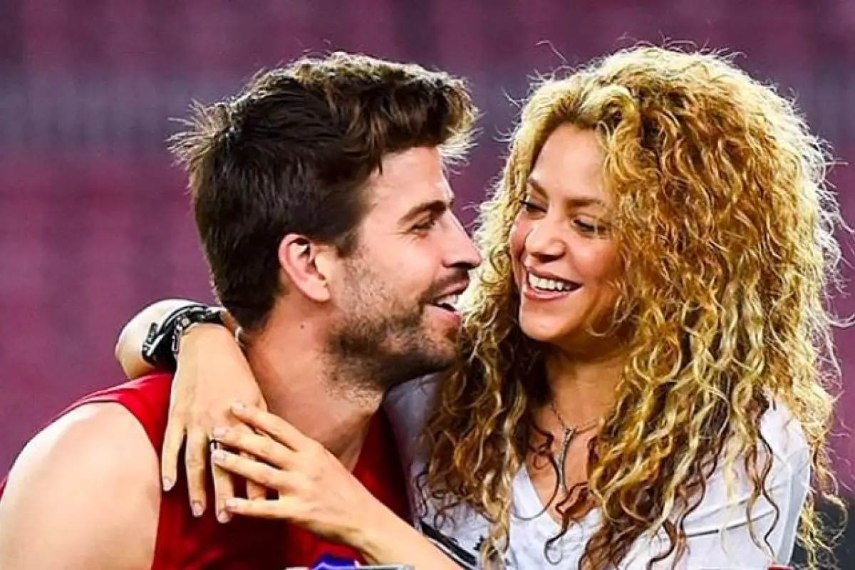 piquemuerdeorejadeshakira2-12ae14570482606a3a763d4dd063b1f7.jpg, 