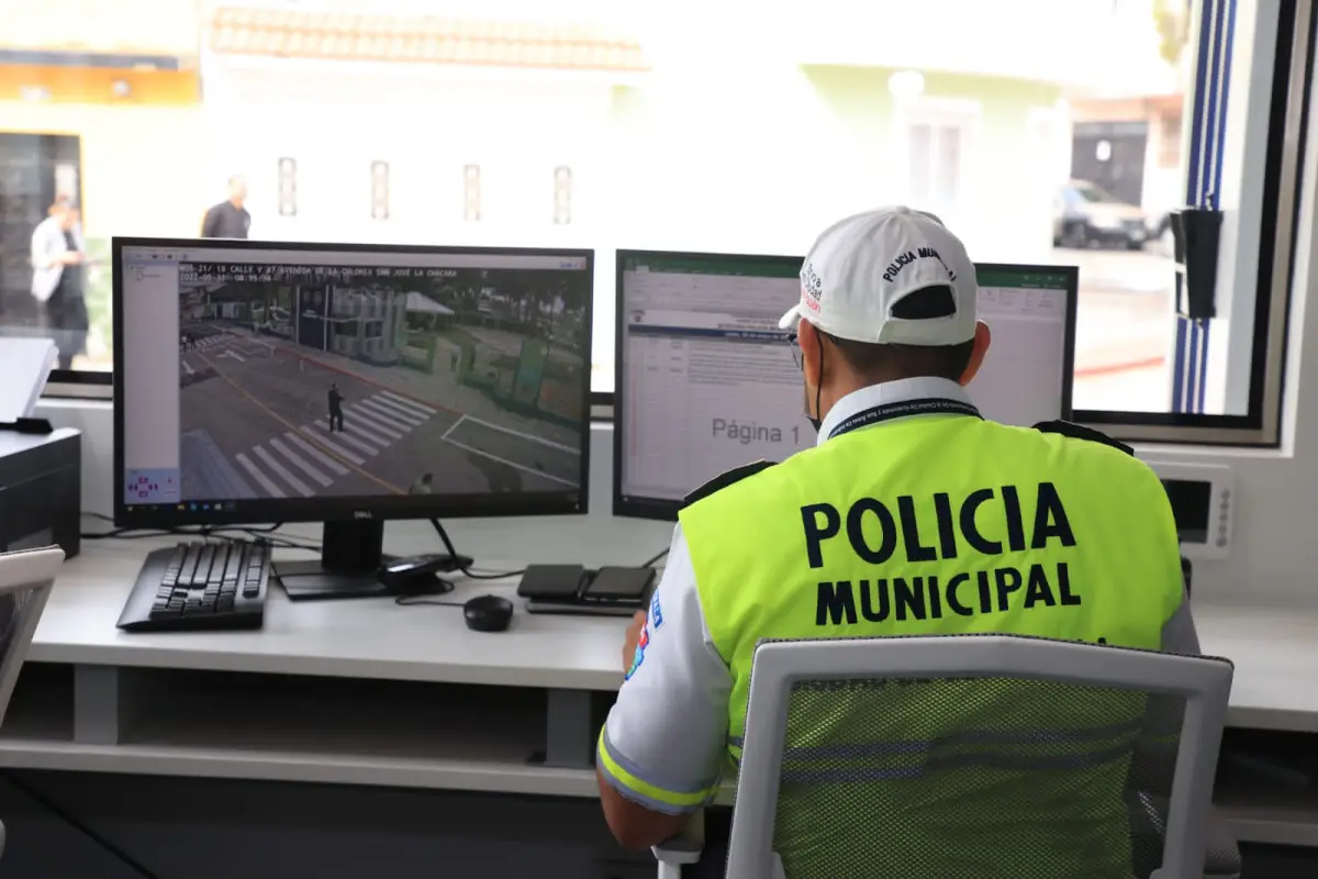 programa-vecindario-seguro-con-embajada-de-estados-unidos-ee.-uu.-inauguracion-de-kiosco-con-camaras-de-vigilancia-zona-5-fotos-municipalidad-de-guatemala-2.jpeg, 