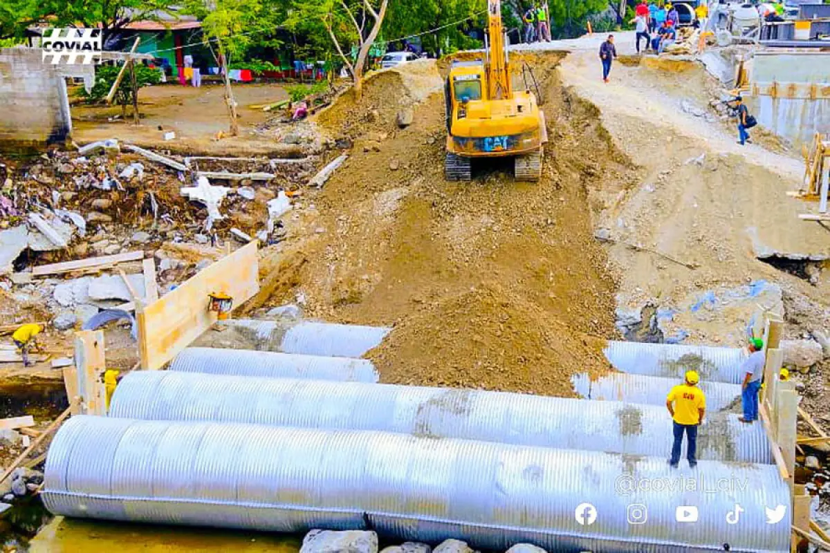 Construcción de puente Petapilla en Chiquimula. Foto: Covial