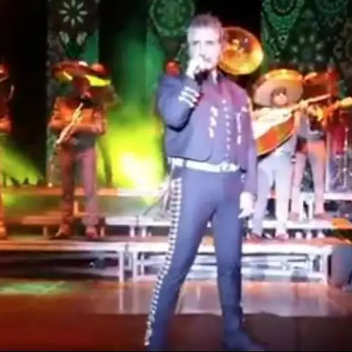 Alejandro Fernández ,