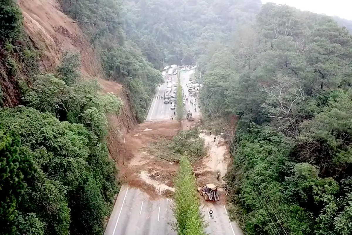 VIDEO.-Deslave-bloquea-el-paso-vial-en-el-km-24-de-la-ruta-Interamericana.jpg, 