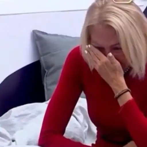 Laura Bozzo se embarra de supuestas heces en La Casa de los Famosos ,