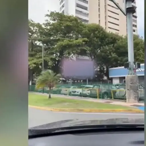 VIDEO. Hackean valla publicitaria para transmitir pornografia anime ,