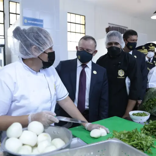Inauguran comedor para beneficiar a 1 mil 100 agentes de la PNC ,
