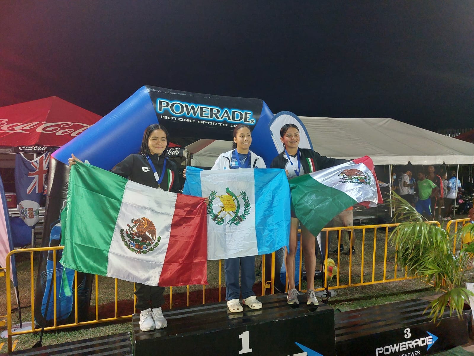 Guatemala sigue con su brillante cosecha de medallas en el Campeonato de Natación en Barbados | 