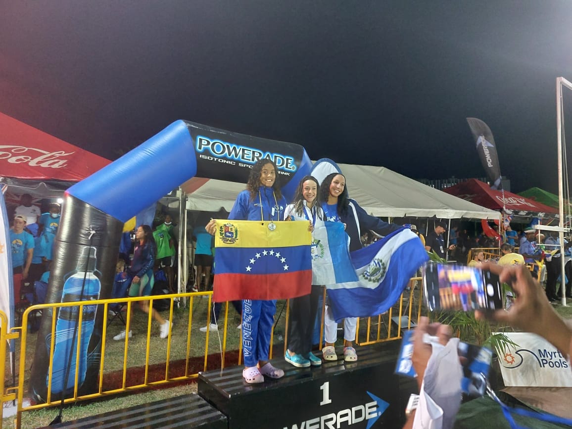 Guatemala sigue con su brillante cosecha de medallas en el Campeonato de Natación en Barbados | 