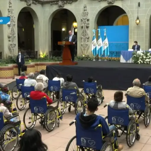 presidente-alejandro-giammattei-sillas-emisoras-unidas ,