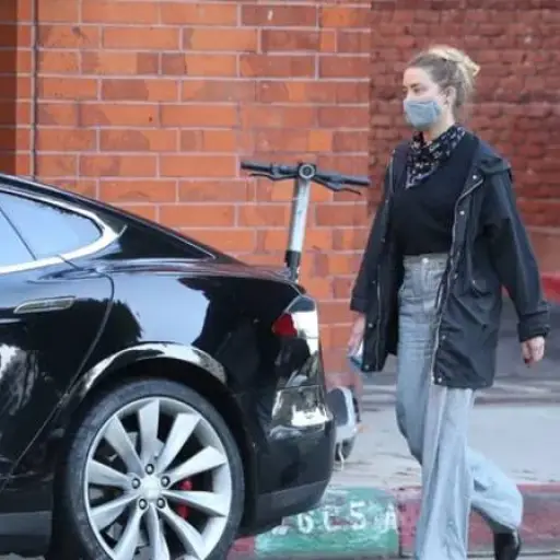 Amber Heard vendera costoso regalo de Elon Musk para pagarle a Johnny Depp ,