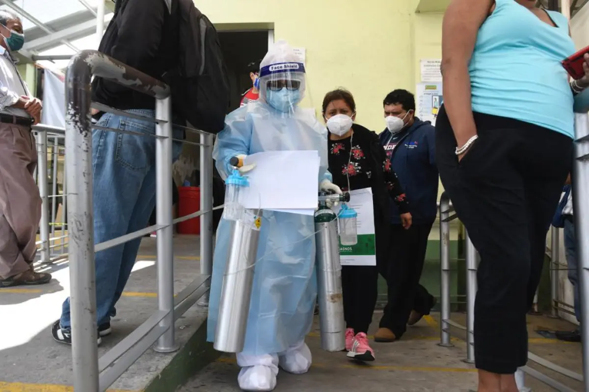 pacientes-graves-moderados-covid-19-coronavirus-pandemia-guatemala-julio-2021-foto-igss-zona-9-omar-solis-2.jpeg, 