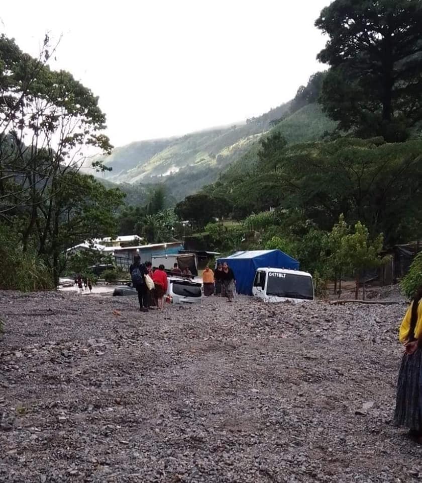 vehiculos soterrados deslizamiento en tamahu alta verapaz (1) | 