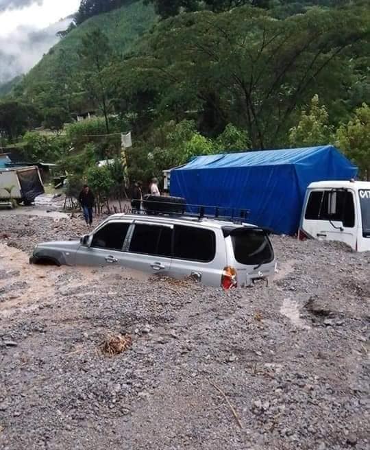 vehiculos soterrados deslizamiento en tamahu alta verapaz (2) | 