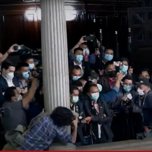 Representantes de los 48 Cantones de Totonicapan exigen ingresar al Congreso ,