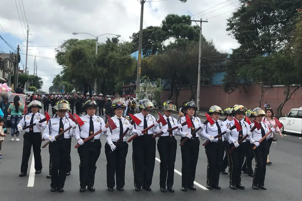 Desfile de los Bomberos Voluntarios.