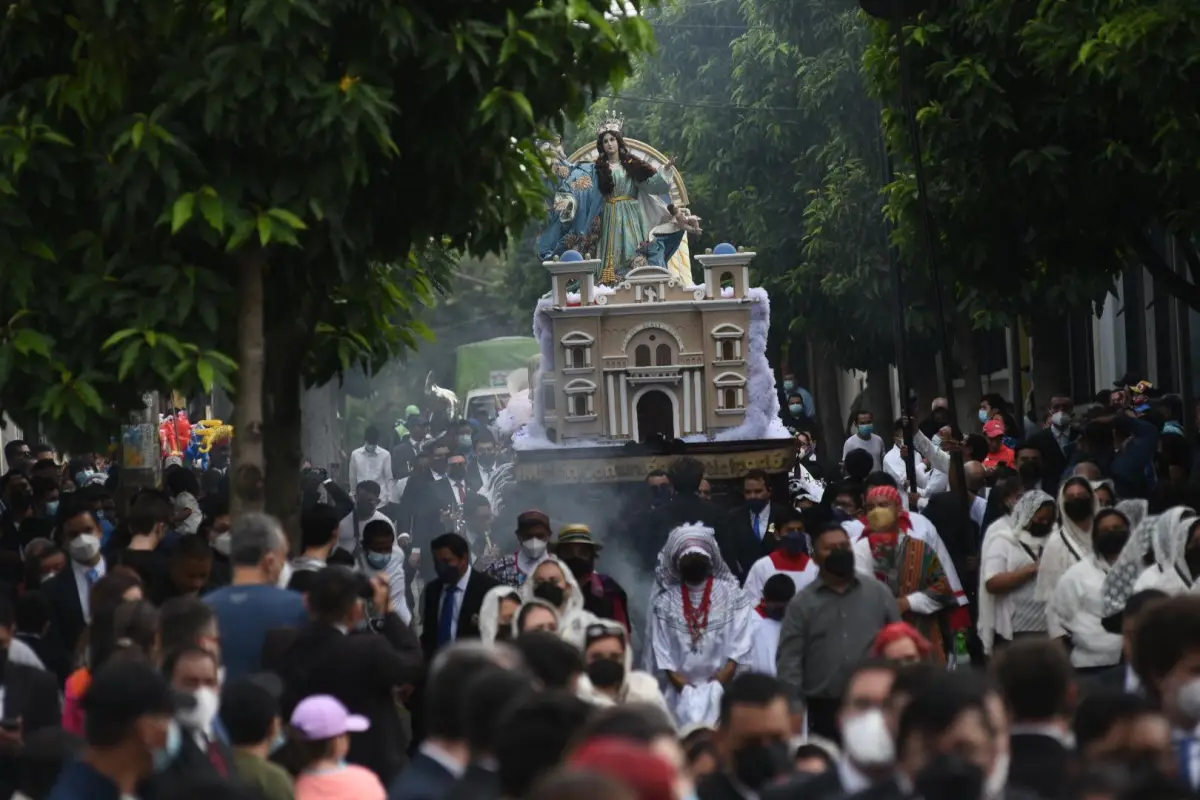 Virgen de la Asunción reparte bendiciones en recorrido procesional, 