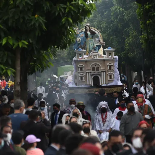 Virgen de la Asuncion reparte bendiciones en recorrido procesional ,