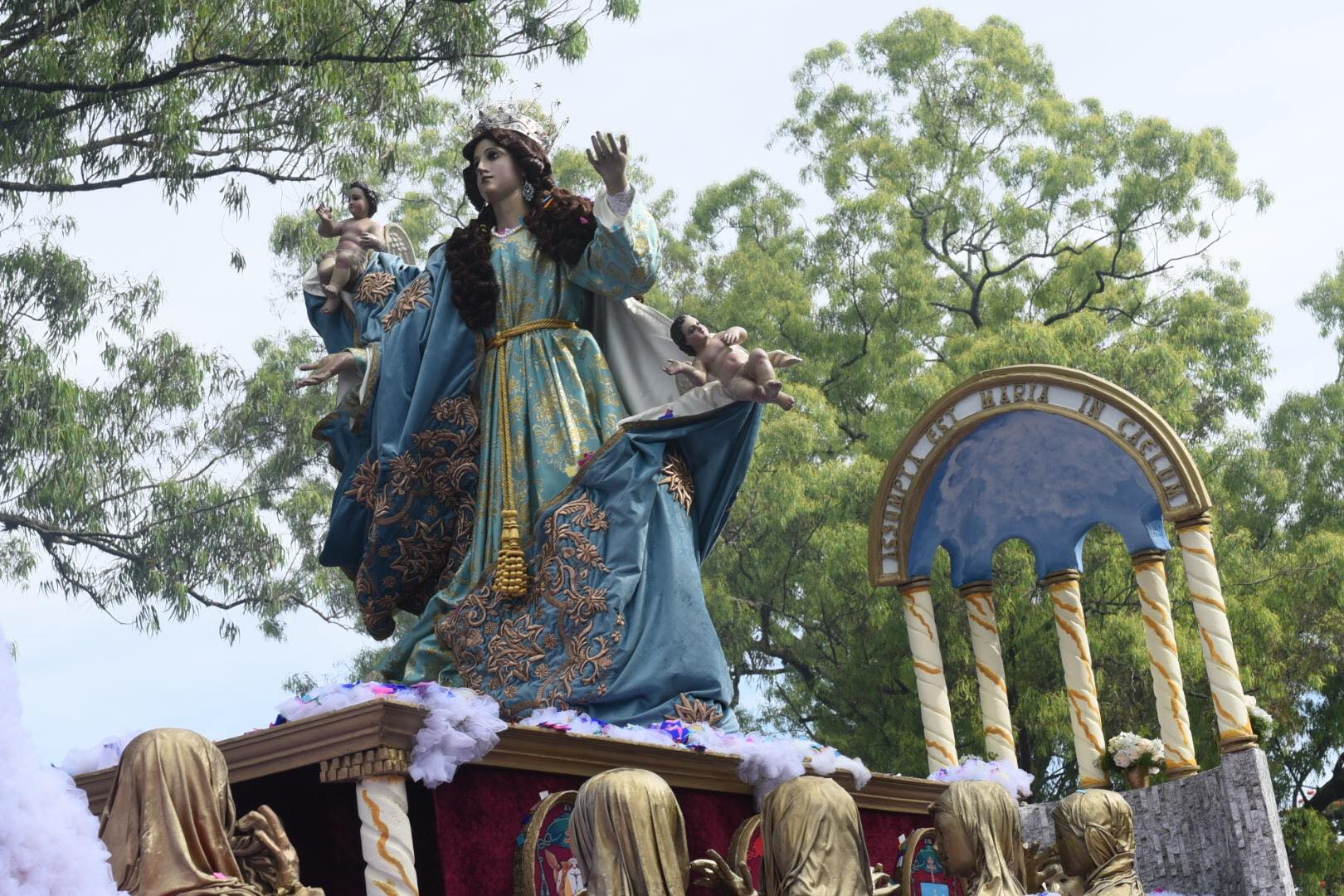 Virgen de la Asunción reparte bendiciones en recorrido procesional-3 | 