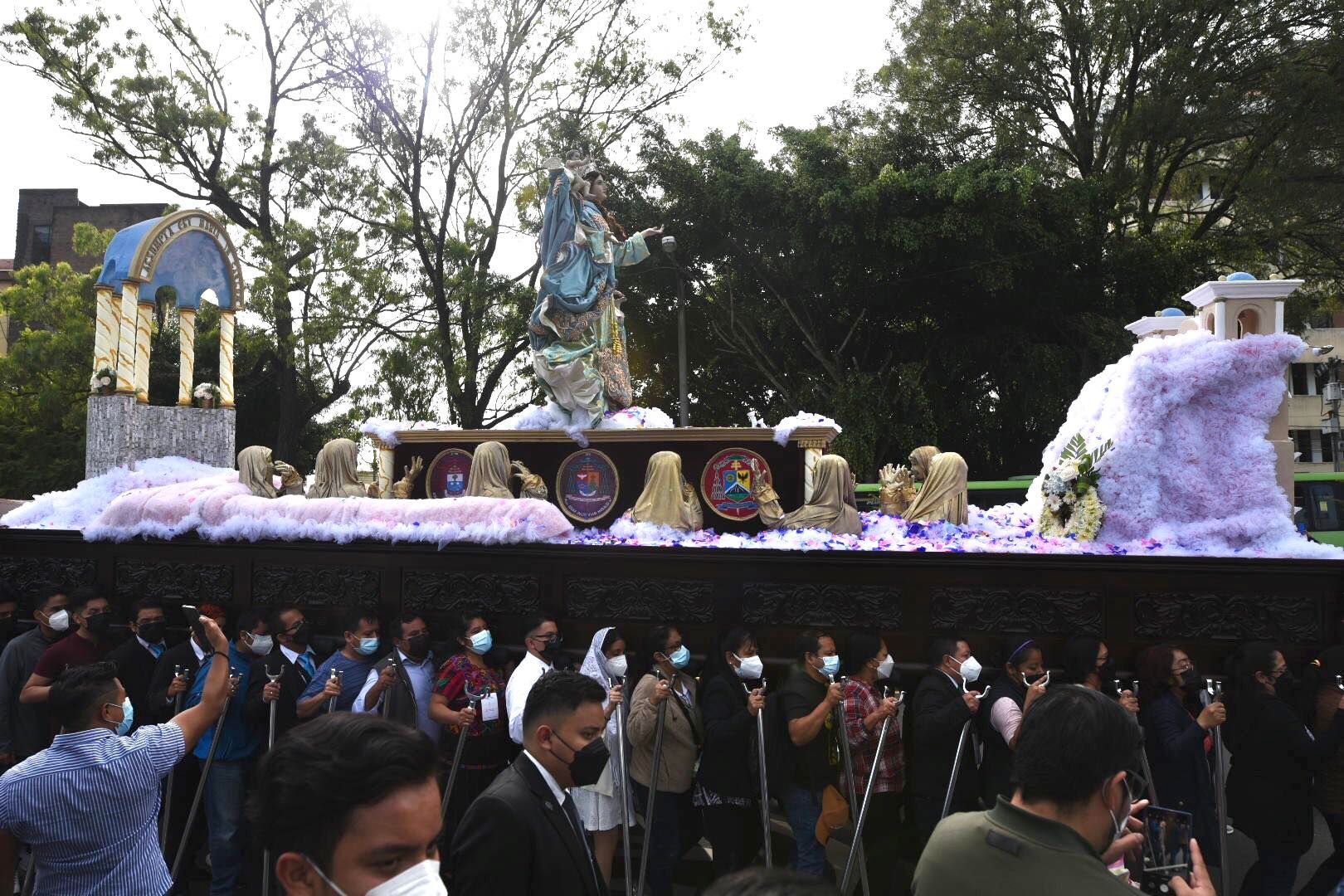 Virgen de la Asunción reparte bendiciones en recorrido procesional-6 | 