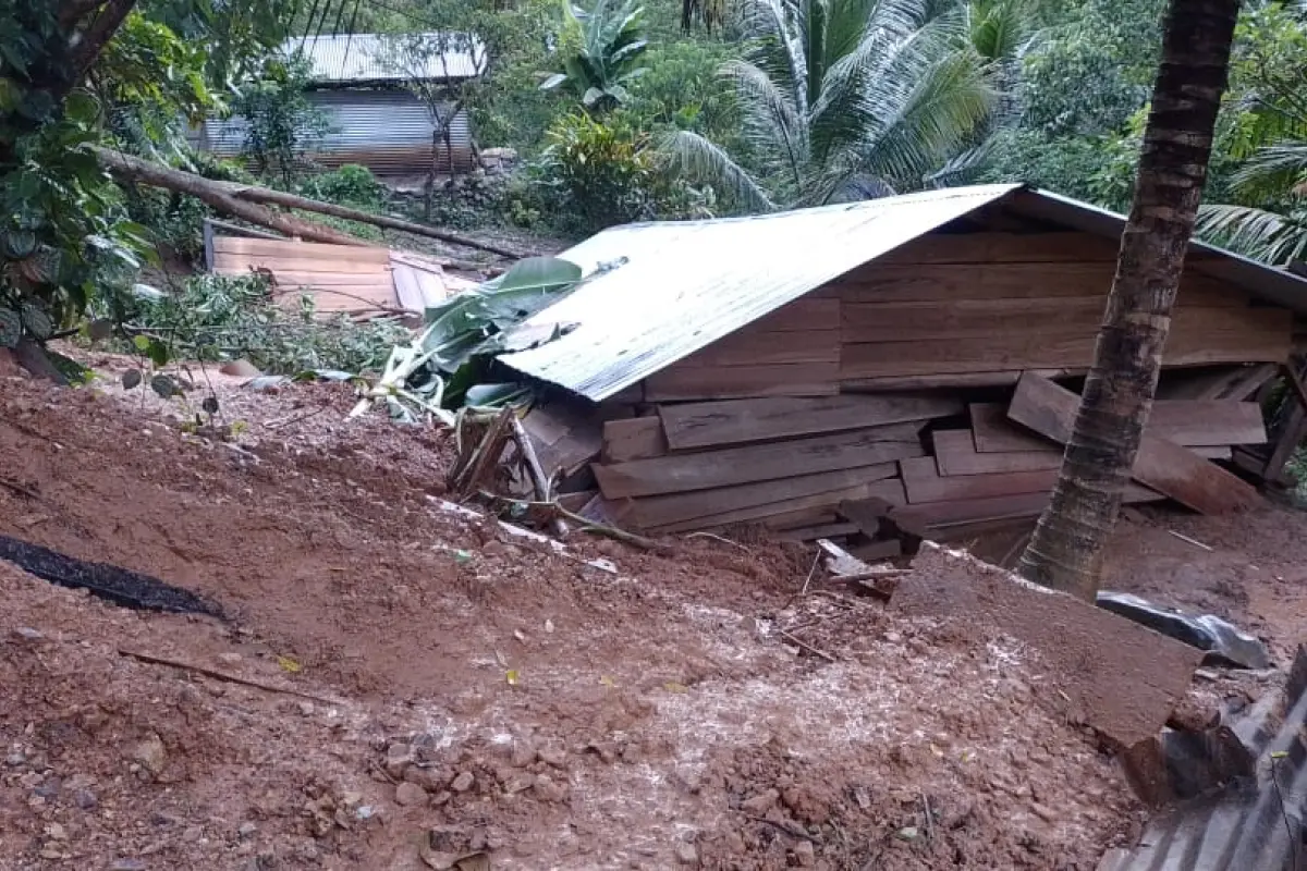 Deslizamiento en aldea Chiacte, Santa María Cahabón, Alta Verapaz. / Foto: Conred 