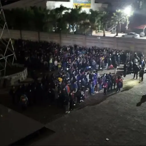 Mexico rescata a 688 migrantes de distintas nacionalidades entre ellos guatemaltecos ,