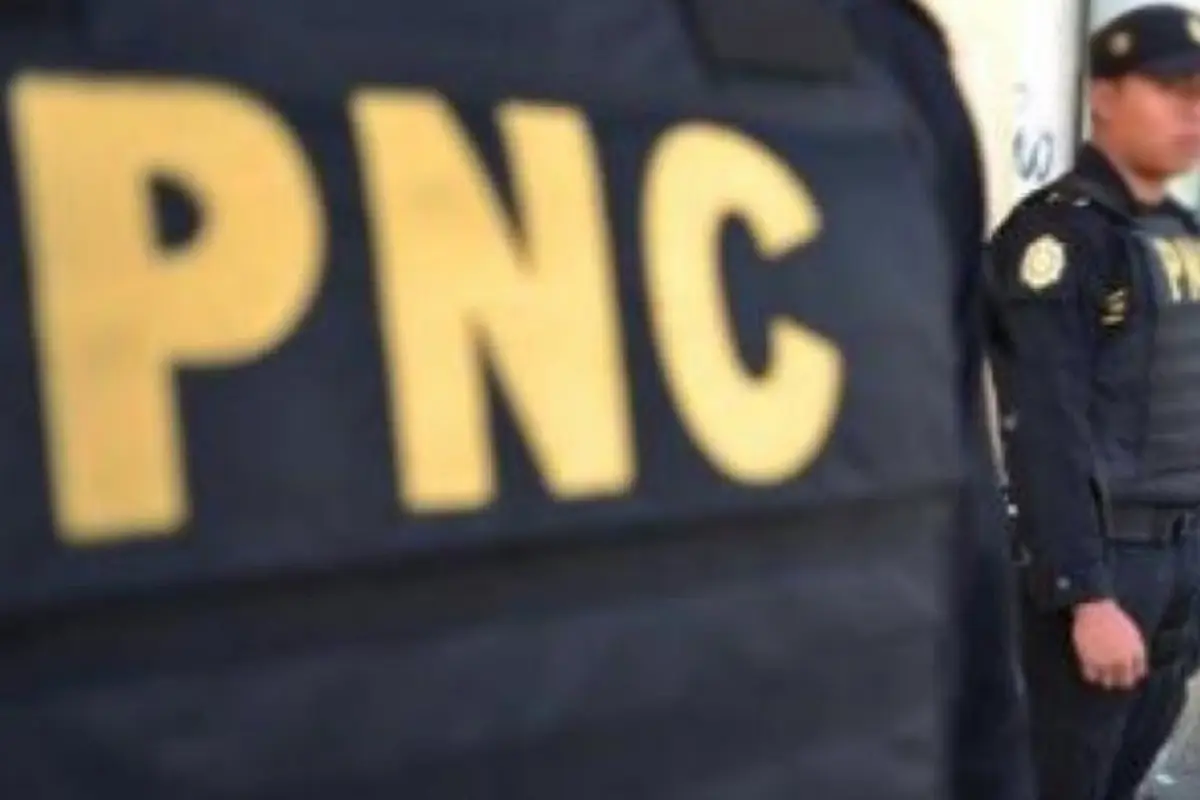 Capturan a cinco agentes de la PNC señalados de extorsión, 