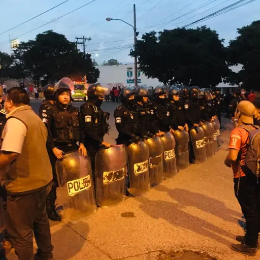 disturbios estadio nacional doroteo guamuch flores previa municipal olimpo liga concacaf 18-agosto 2022 foto omar solis emisoras unidas ,