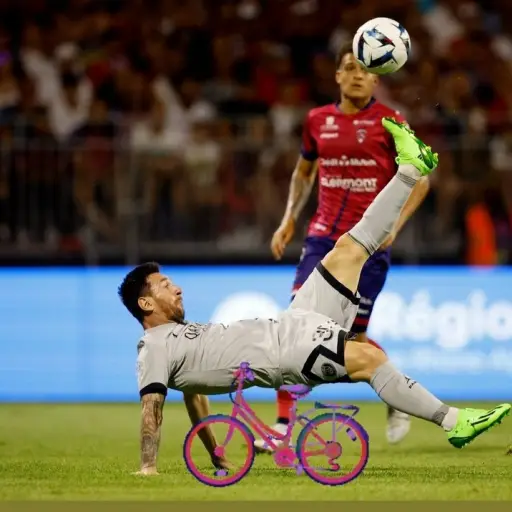 Los mejores memes del gol de chilena de Messi en la liga francesa ,