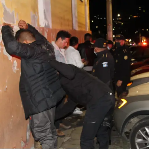 Despliegue policial en las calles de Quetzaltenango. / Foto: PNC