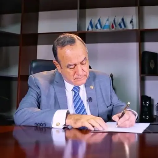 Presidente Alejandro Giammattei ,