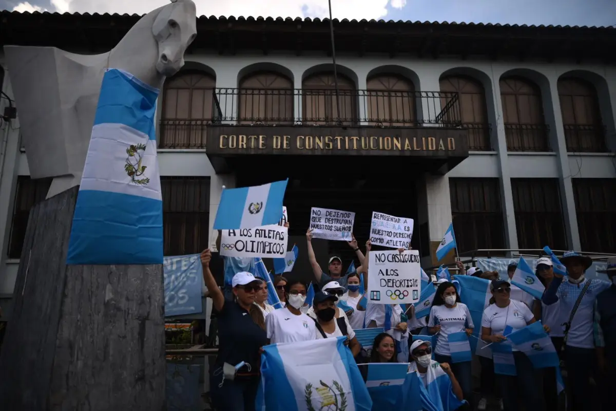 manifestación en contra de suspención de los estatutos del COG (5), 