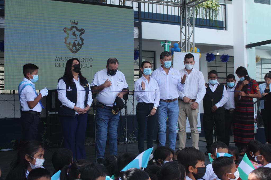 Inauguran la escuela José Ignacio Ortiz Vides en aldea El Hato-6 | 