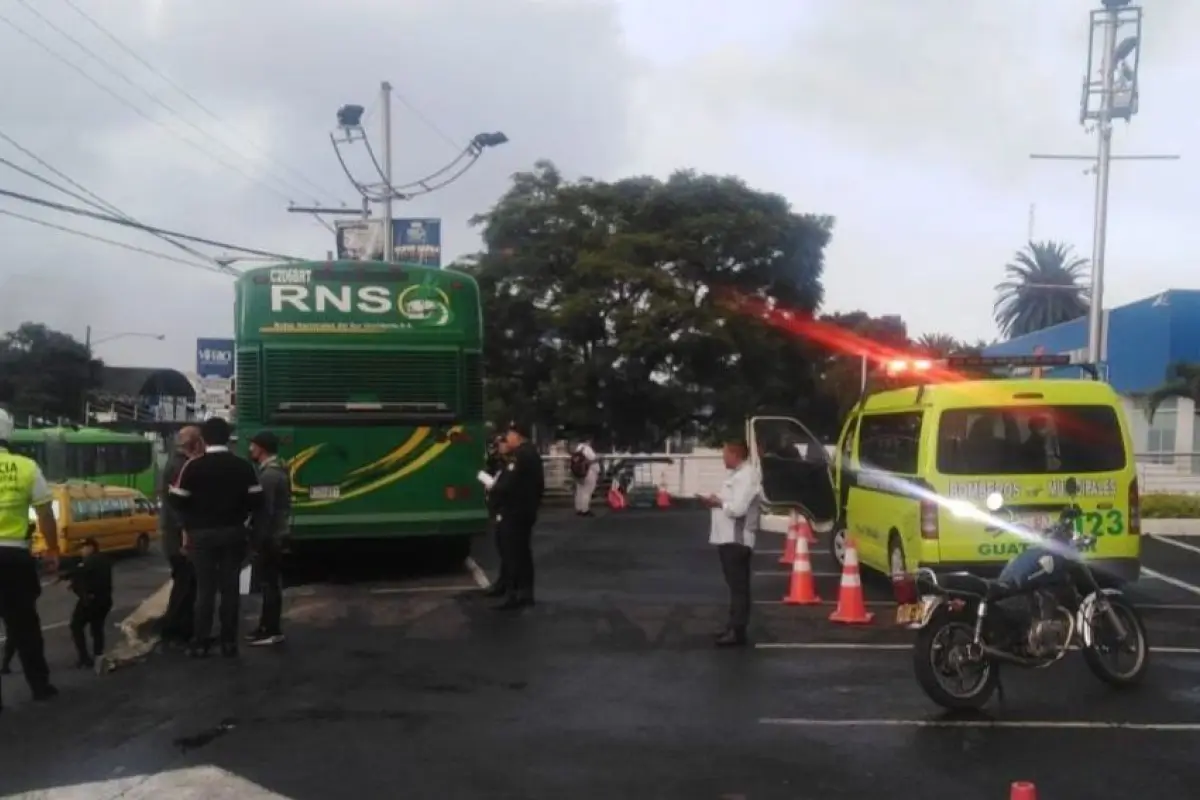 ataque-armado-bus-pullman-en-parqueo-pacific-center-zona-11-24-agosto-2022-foto-pmt-de-guatemala.jpg, 