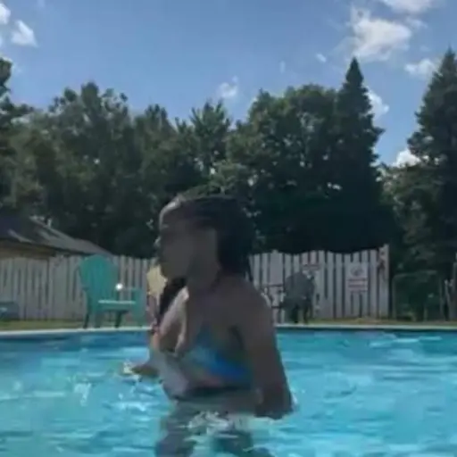Mujer muere ahogada en piscina en plena transmision en vivo por Facebook ,