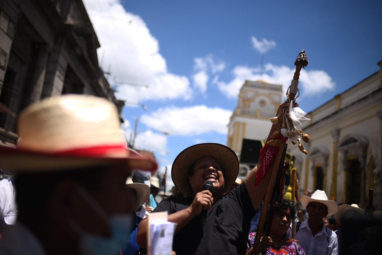 Autoridades campesinas protestan frente al Congreso-8 | 