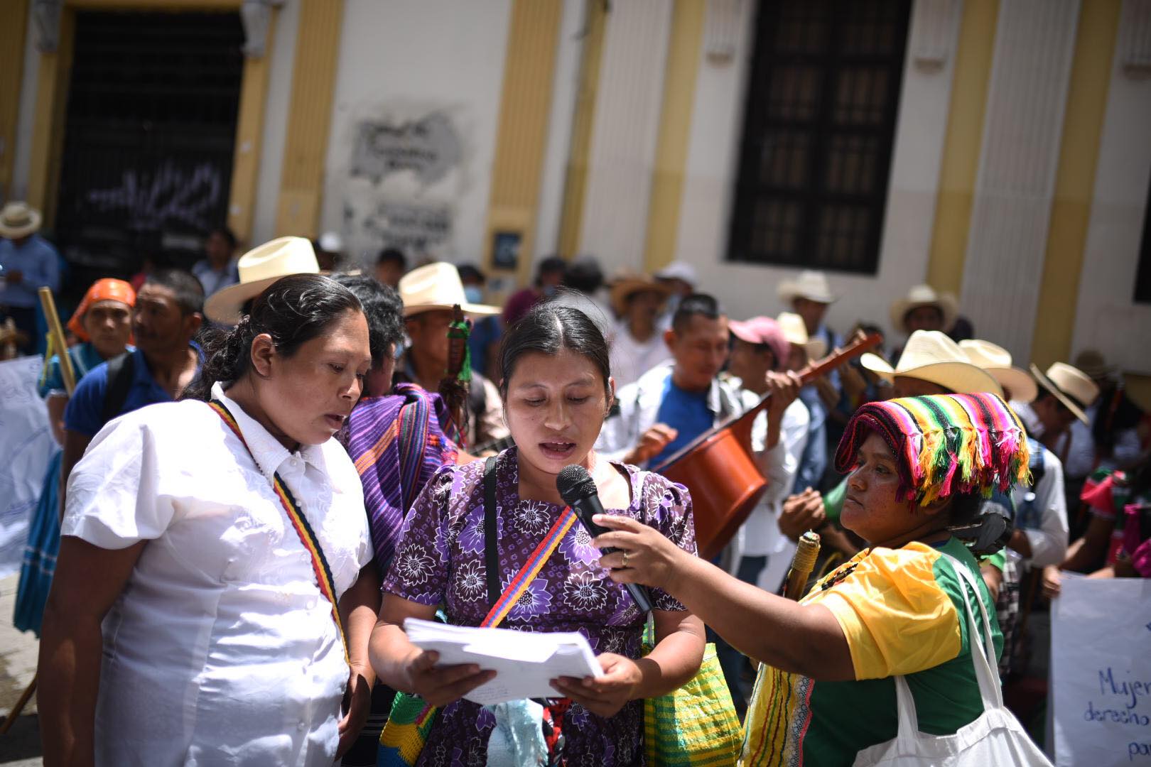 Autoridades campesinas protestan frente al Congreso-1 | 