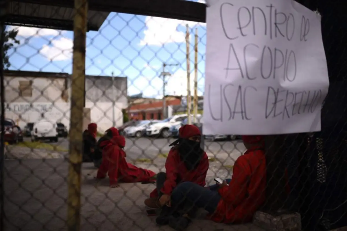 Integrantes del Comité de Huelga toman el Musac, 