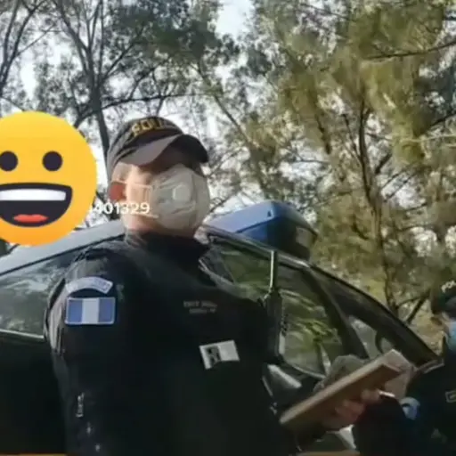 Exhiben a agentes de la PNC por supuestamente pedir soborno ,