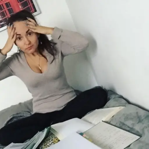 Maestra reprueba a alumna por hacer tarea en lenguaje inclusivo ,