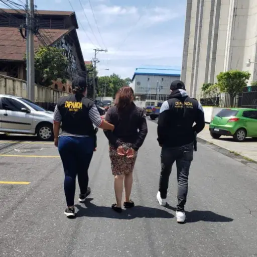 Lluvia Cruz Rian, de 44 años, fue detenida en la entrada de la cárcel Granja Modelo de Rehabilitación Pavón.