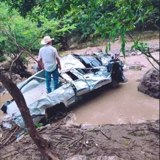 Búsqueda de cuatro personas arrastradas por un río en San Raymundo. / Foto: CVB