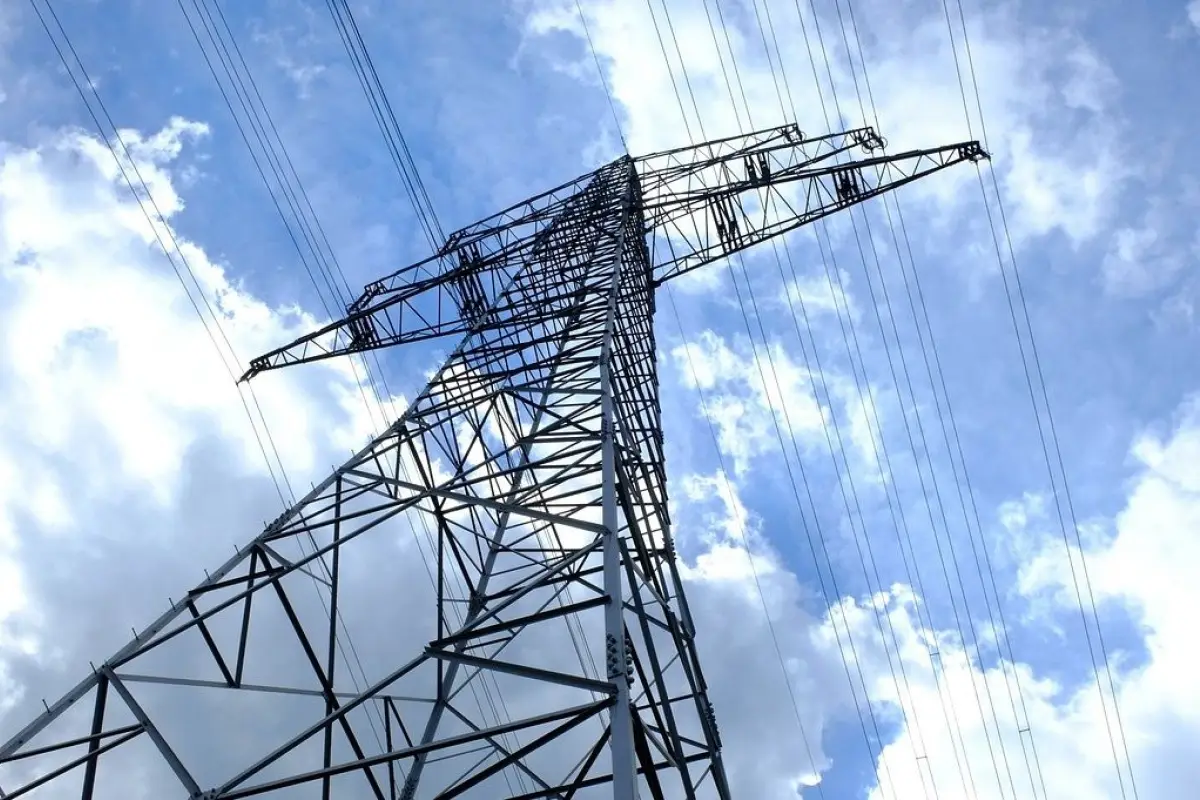 high-voltage-pylon-alto-voltaje-suministro-de-energia-electrica-pixabay.jpg, 