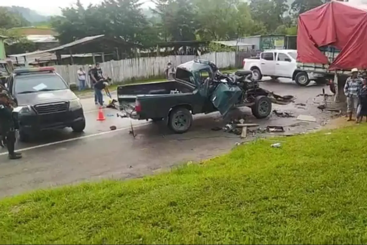 El accidente sucedió en el kilómetro 138, en la aldea Santa Bárbara, en San Jerónimo, Baja Verapaz. / Foto: CVB