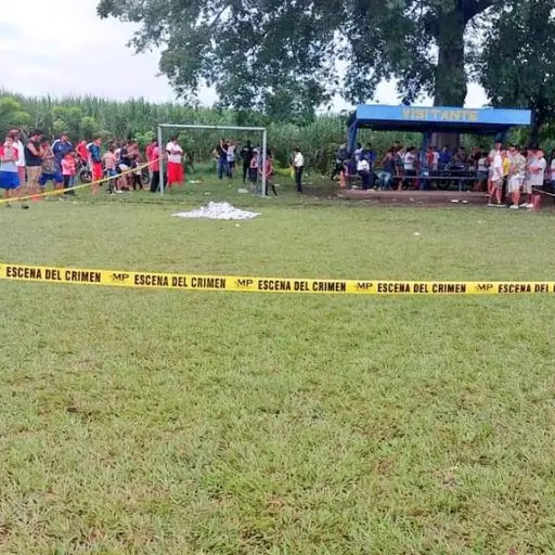 Crimen en la cancha de futbol de Masagua, Escuintla. / Foto: Bomberos Municipales Departamentales