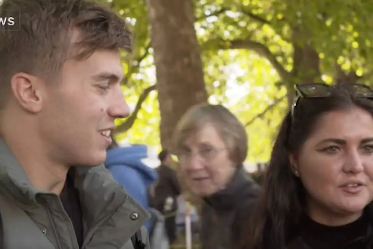 Jack y Zoe se 'flecharon' mientras hacían cola para entrar a ver a la reina Isabel II, 