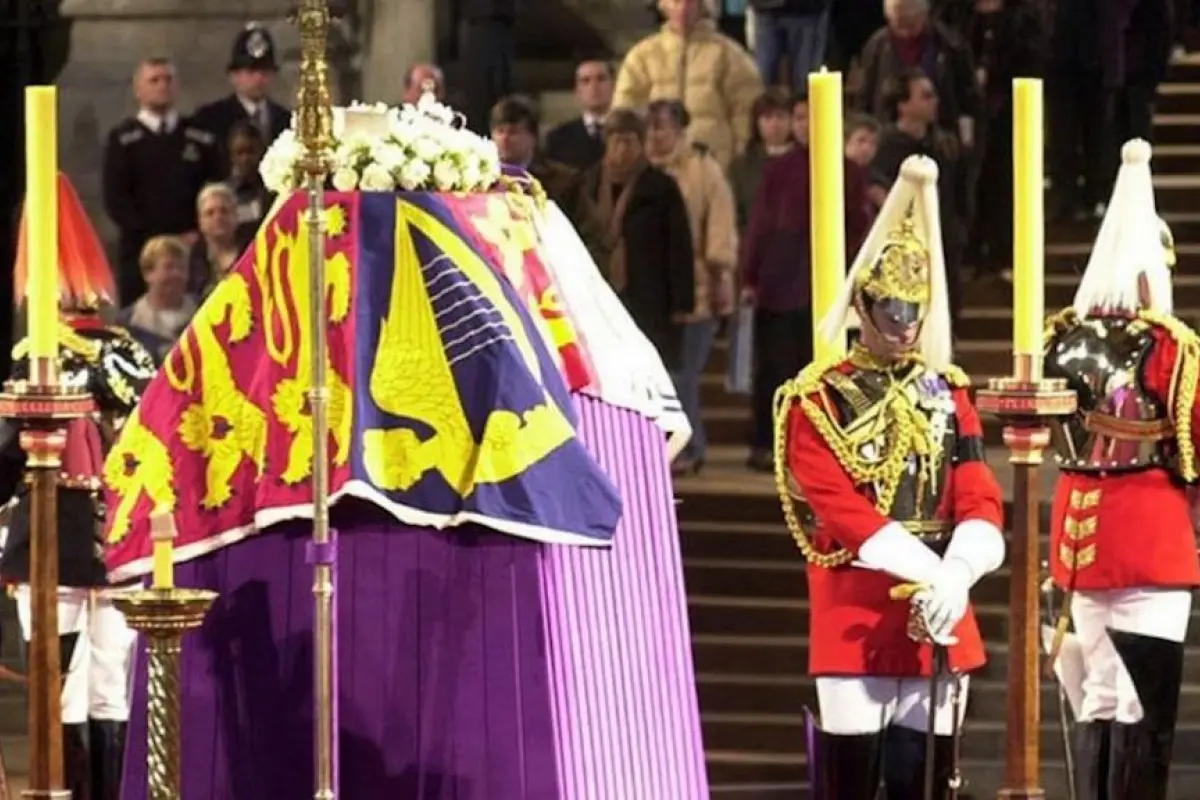 El funeral de Estado por Isabel II comienza en Londres, 