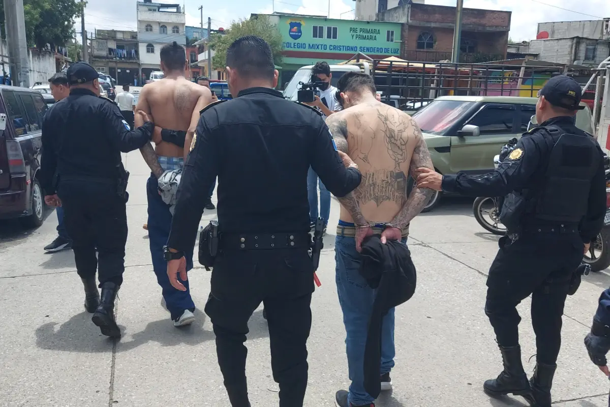 Captura de Integrantes de las maras 18 y Salvatrucha en Villa Nueva. / Foto: PNC